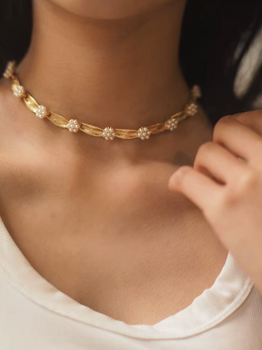 Vintage Trifari Style Pearl Choker Necklace Gold Tone Mid Century