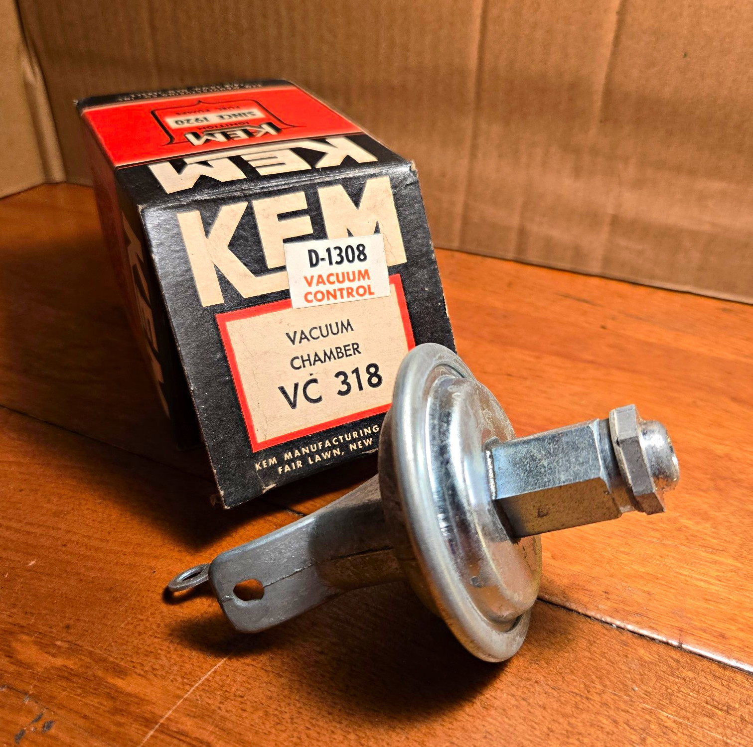Vintage KEM VC-318 (D-1308) Vacuum Advance Control Chamber – New Old Stock (NOS)