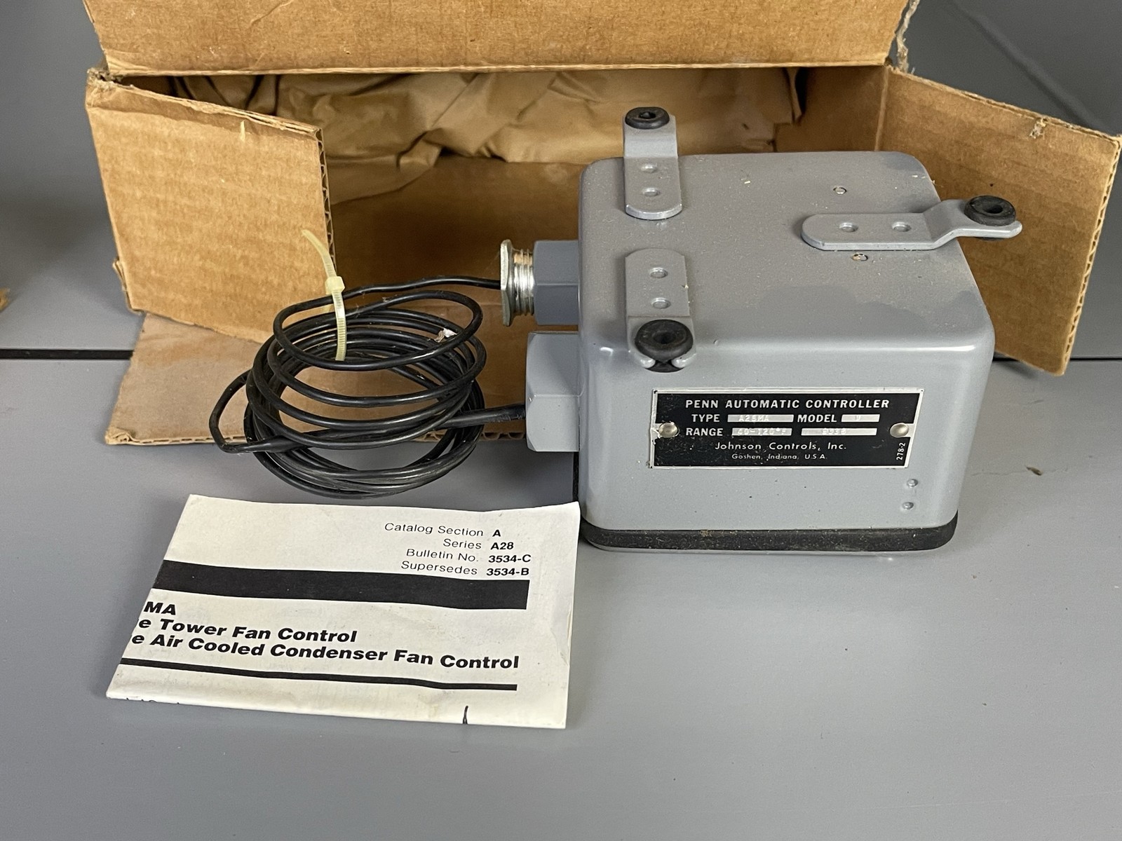 Johnson Controls A28MA-1C Temp Limit Control Cooling Tower 40-120F USA NOS