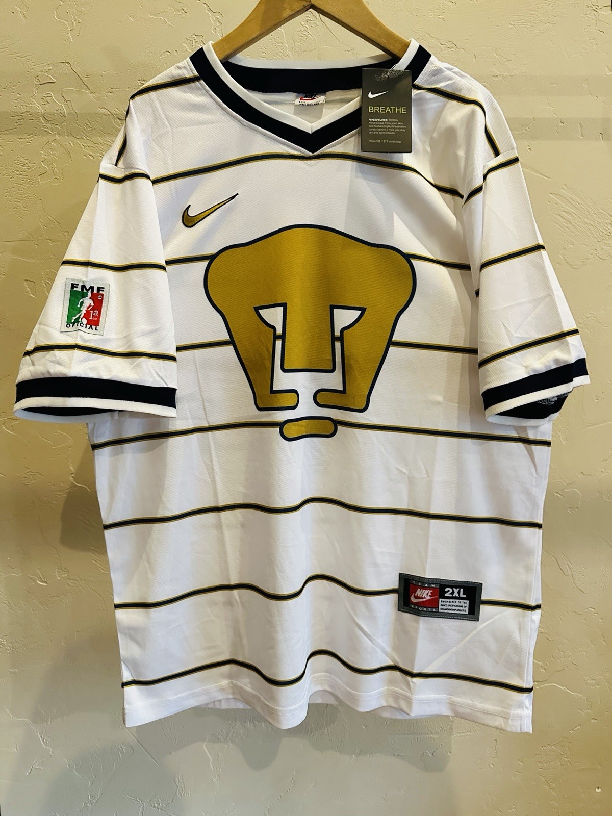 Jorge Campos El Brody PUMAS UNAM 1997/98 Goalkeeper Kit Jorge Campos El Brody PUMAS UNAM 1997/98 Goalkeeper Kit