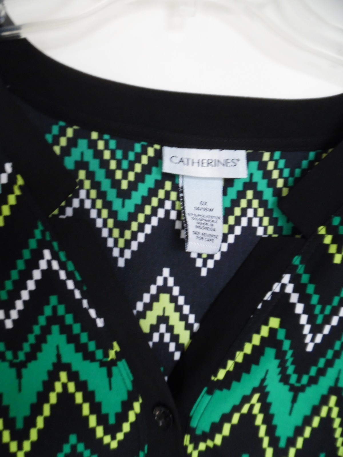 Women\'s Catherines Black Multi Color Zigzag Long sleeve Button Shirt Top sz 0X Women\'s Catherines Black Multi Color Zigzag Long sleeve Button Shirt Top sz 0X