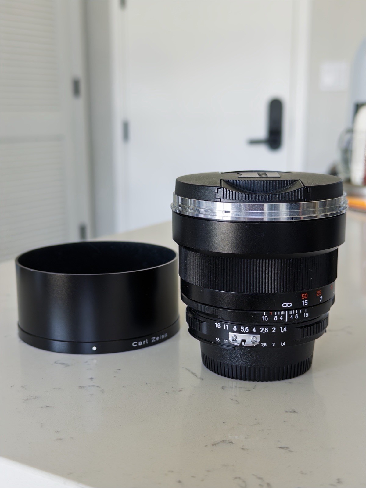 Carl Zeiss Planar T* 85mm f/1.4 ZF Manual Focus Nikon F Lens 72mm Carl Zeiss Planar T* 85mm f/1.4 ZF Manual Focus Nikon F Lens 72mm