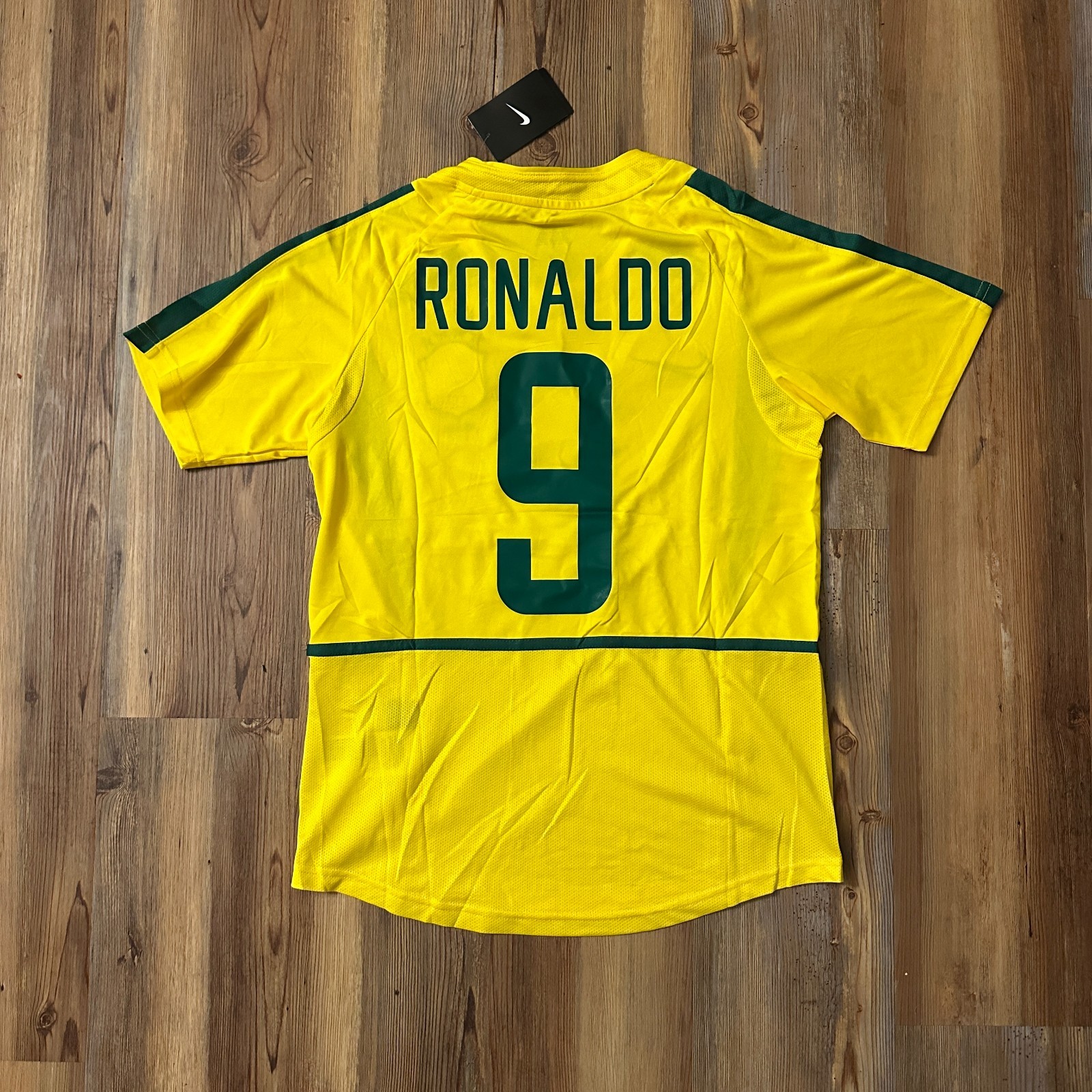 Ronaldo #9 Brazil 2002 World Cup Home Jersey Mens Retro Soccer Shirt Size M Ronaldo #9 Brazil 2002 World Cup Home Jersey Mens Retro Soccer Shirt Size M