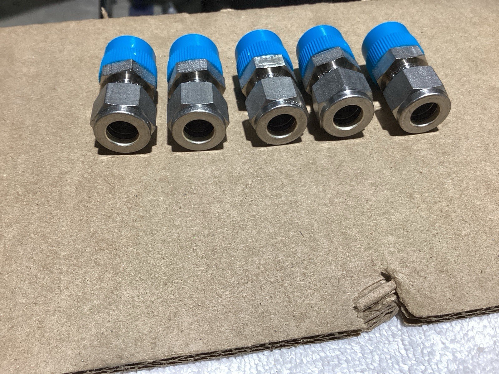 Swagelok SS-600-1-6 Male Connector 3/8 X 3/8. Lot Of 5 Swagelok SS-600-1-6 Male Connector 3/8 X 3/8. Lot Of 5