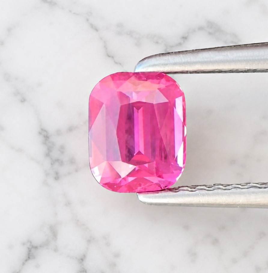 1.02 carat Silky Mahenge Spinel from Tanzania [ natural unheated untreated ]
