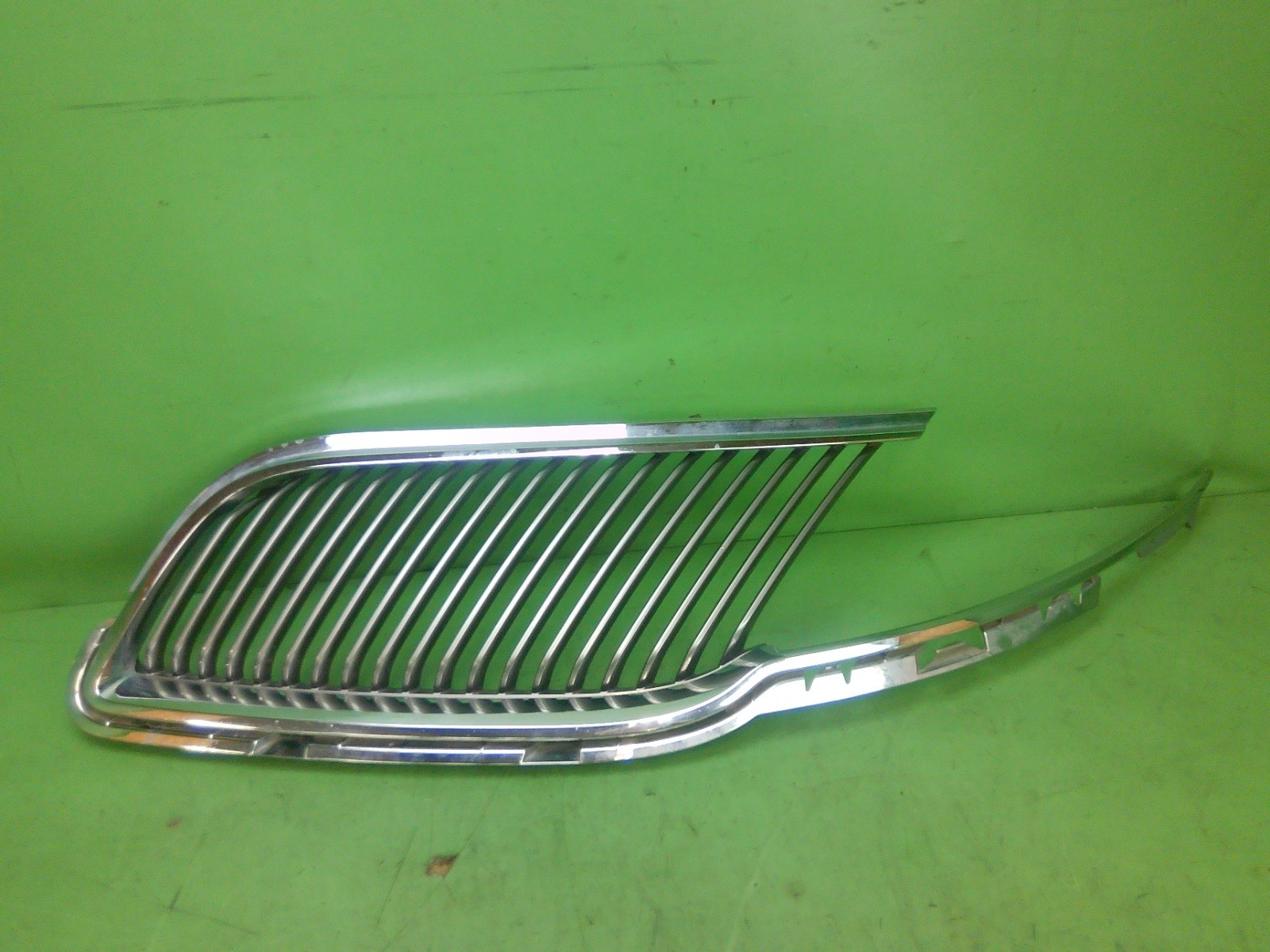 13-16 LINCOLN MKS FRONT LEFT UPPER CHROME GRILLE OEM xokh