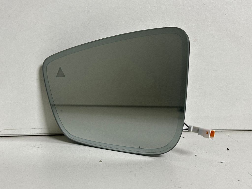 BMW M4 G82 G83 2021 left mirror glass exterior mirror UPG26662 BMW M4 G82 G83 2021 left mirror glass exterior mirror UPG26662