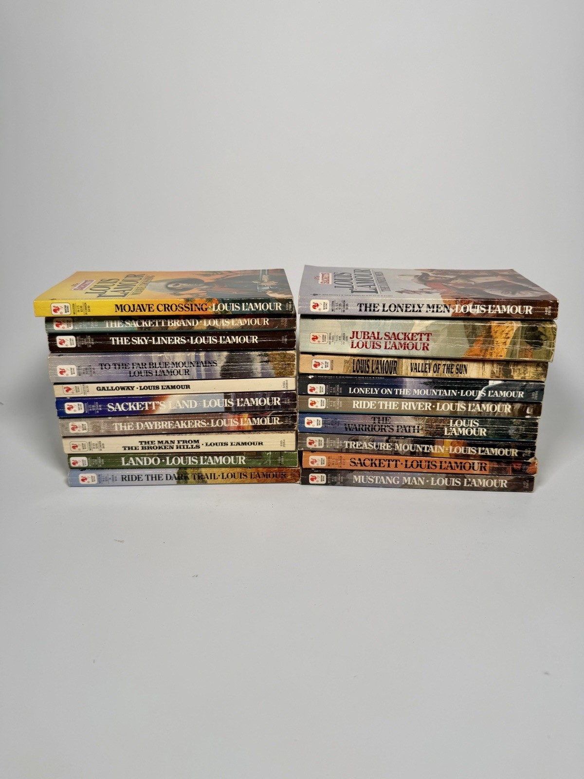 Louis L’Amour Western Paperback Books Lot of 19 The Sacketts Vintage Novels Louis L’Amour Western Paperback Books Lot of 19 The Sacketts Vintage Novels