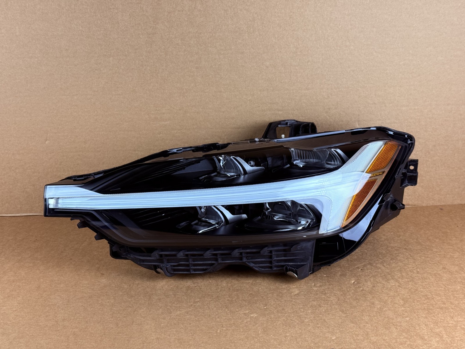 PERFECT 2018-2025 Volvo XC60 BLACK TRIM LH DRIVER ADAPTIVE LED HEADLIGHT OEM