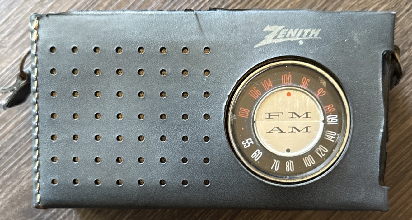 ZENITH ROYAL 810 Vintage AM/FM Transistor Radio Tested Working Case NO CORD READ