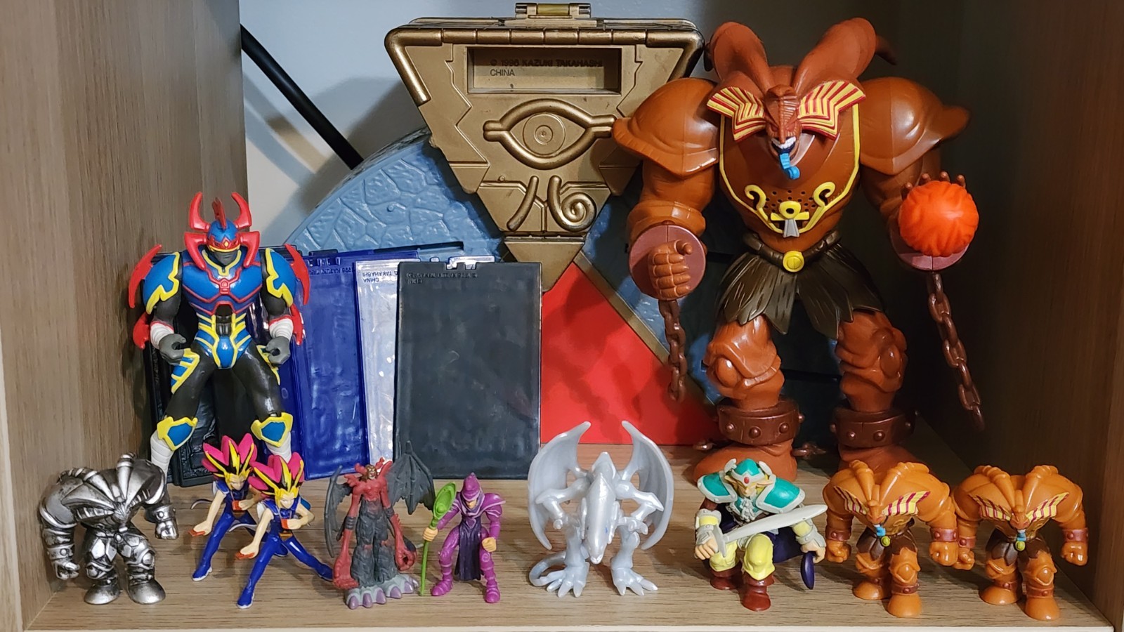 Vintage 1996 Yu-Gi-Oh Figure Lot Battle Arena Case Exodia Gaia Dragon + Cards