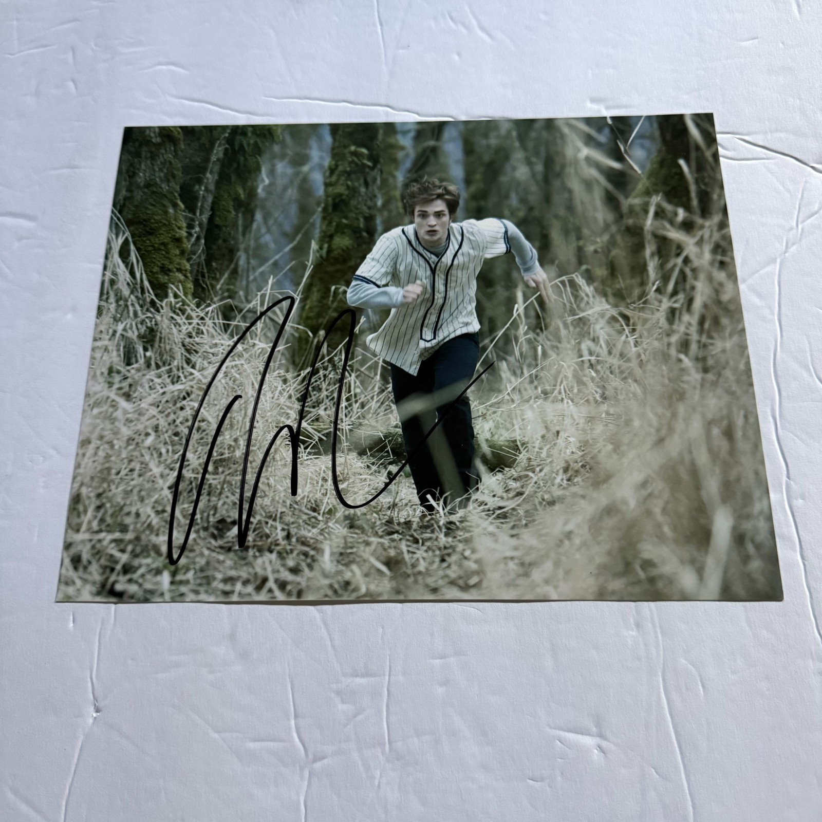 Robert Pattinson Autographed Twilight Edward Cullen 8x10 Photo Robert Pattinson Autographed Twilight Edward Cullen 8x10 Photo