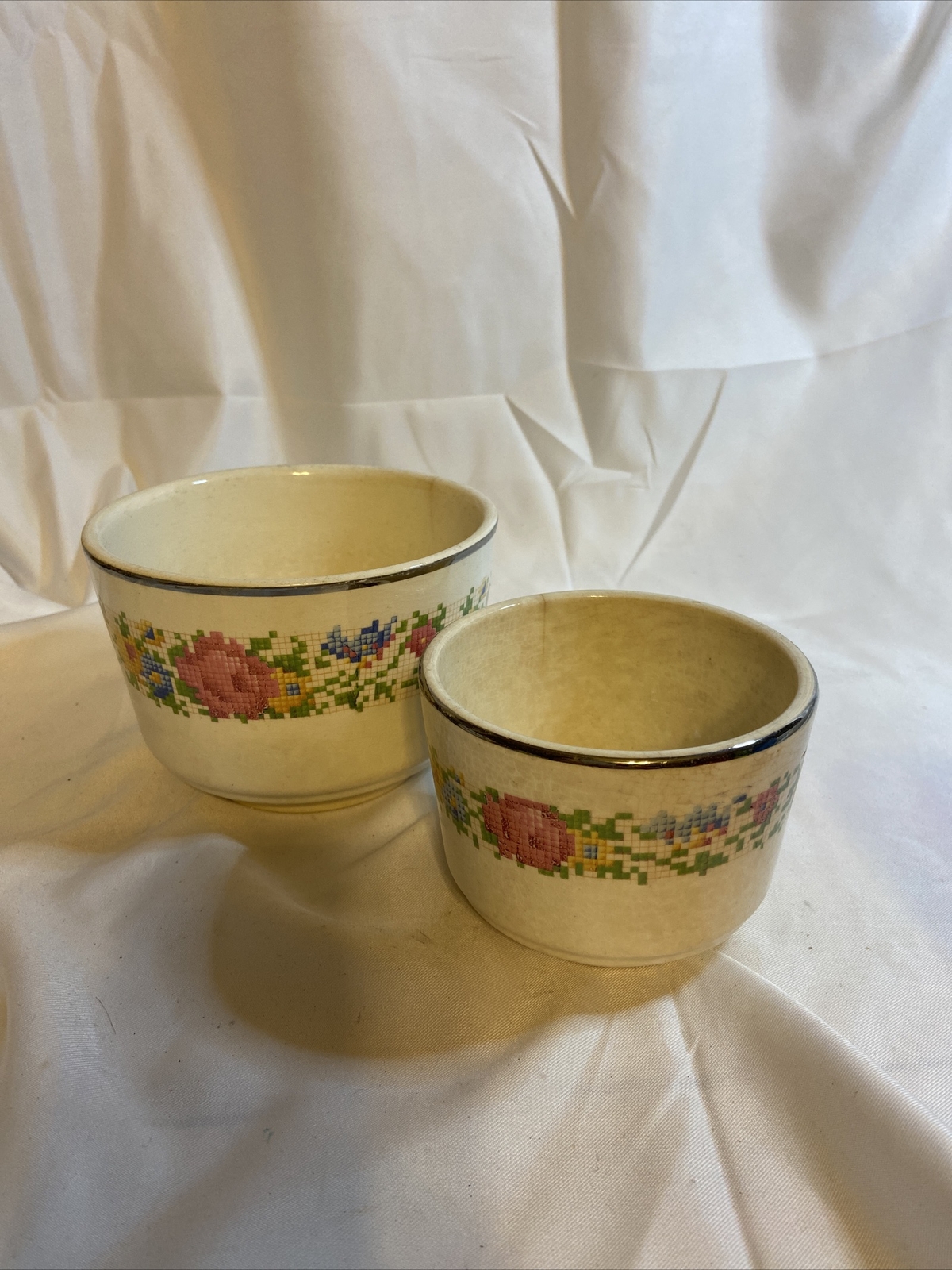 Vintage Harker Hotoven Cooking Ware Pottery Nesting Bowls Set Needlepoint Floral