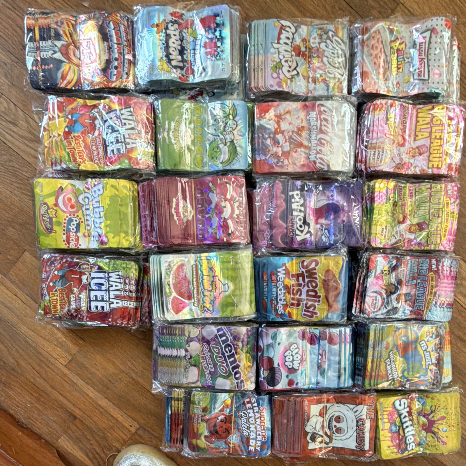 1000 Pcs - 3.5g Holographic Mylar Bags Trendy Designs, Sealable Exotic Styles 1000 Pcs - 3.5g Holographic Mylar Bags Trendy Designs, Sealable Exotic Styles