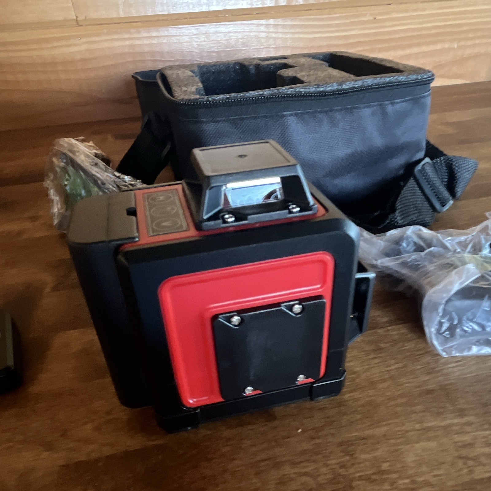 3D/4D Multi-Line Laser Level, Portable, Black/Red w/ Case & Accessories 3D/4D Multi-Line Laser Level, Portable, Black/Red w/ Case & Accessories