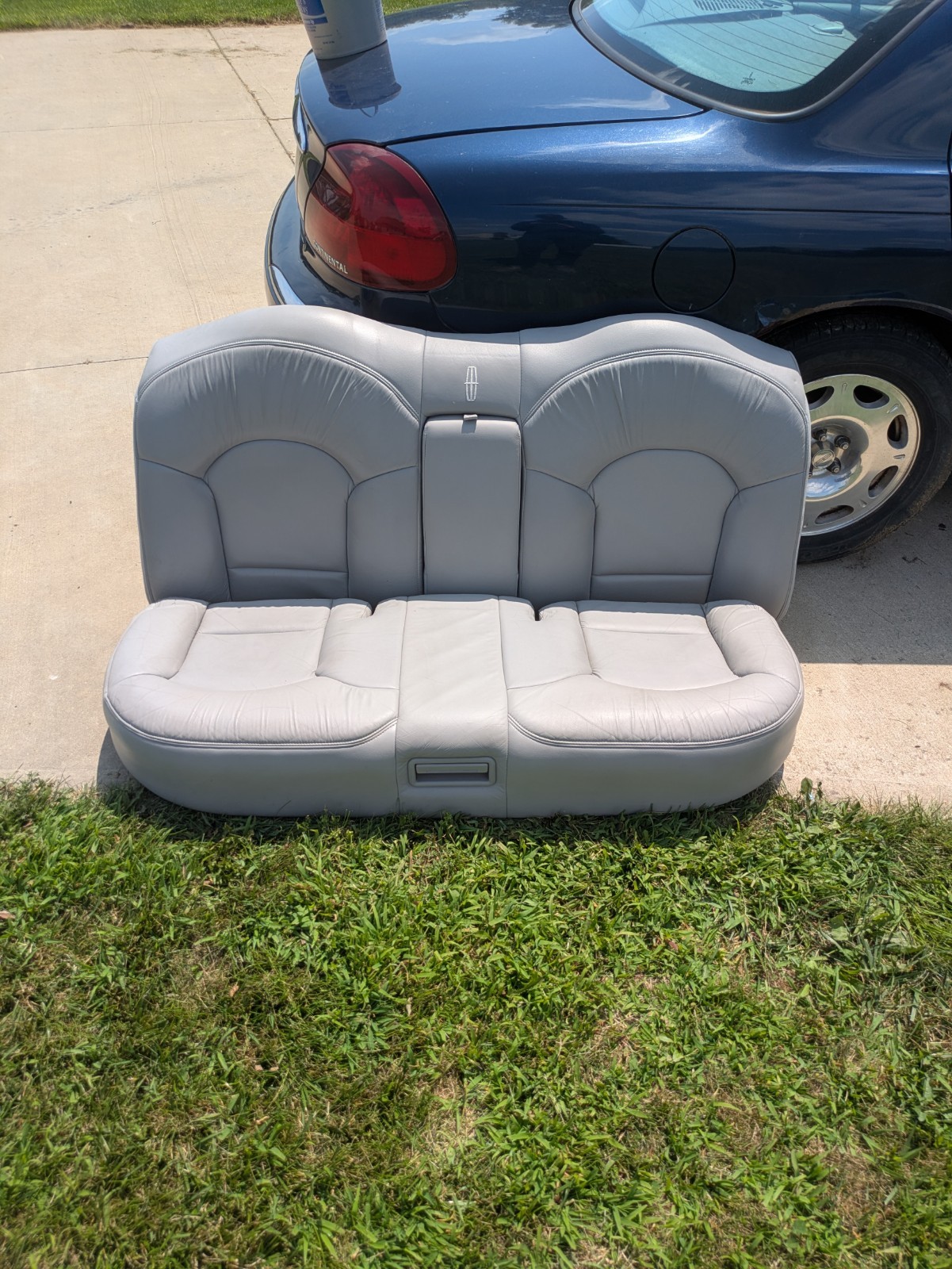 1998-2002 Lincoln Continental Rear bench seat OEM 1998-2002 Lincoln Continental Rear bench seat OEM