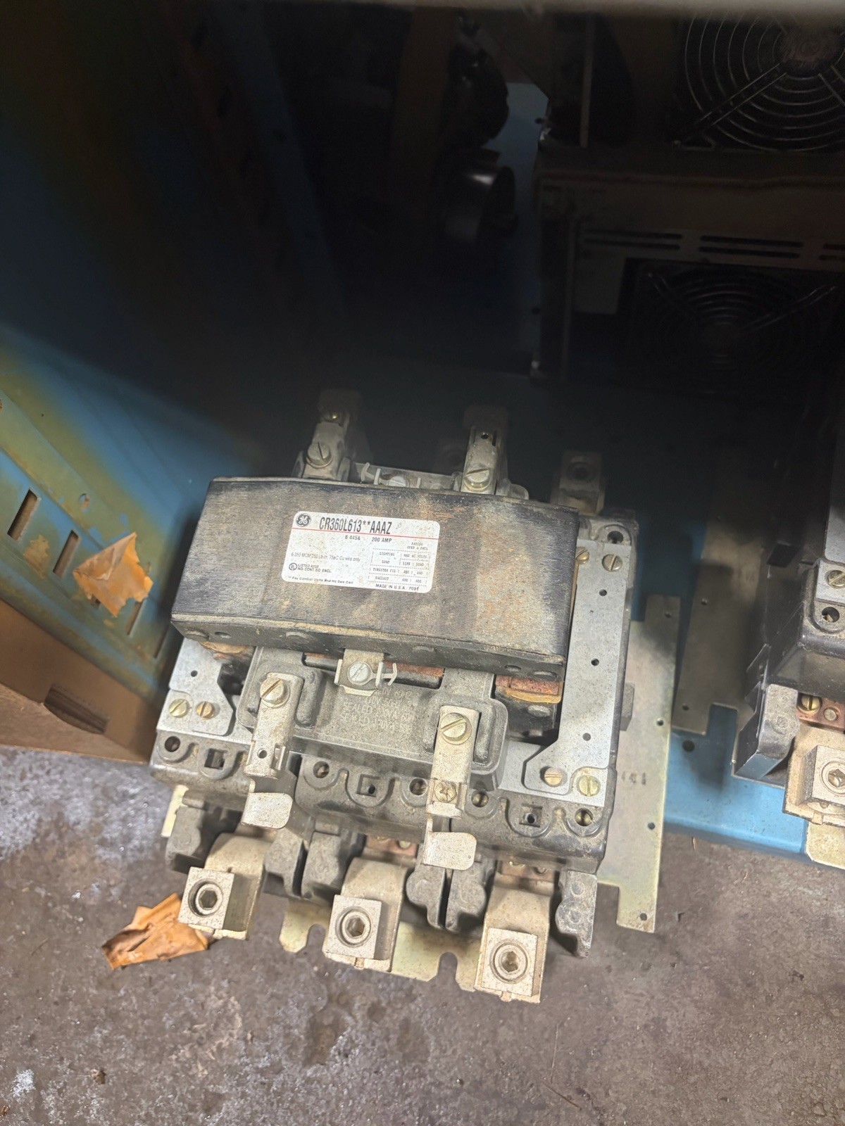 GE LIGHTING CONTACTOR, CR360L613AAAZ, 200AMPS 3PH 600V MAX 120VAC COIL N1 USED GE LIGHTING CONTACTOR, CR360L613AAAZ, 200AMPS 3PH 600V MAX 120VAC COIL N1 USED