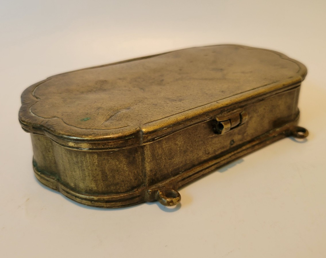 Beautiful Antique 18th – 19th Century Brass Tobacco Box Beautiful Antique 18th – 19th Century Brass Tobacco Box