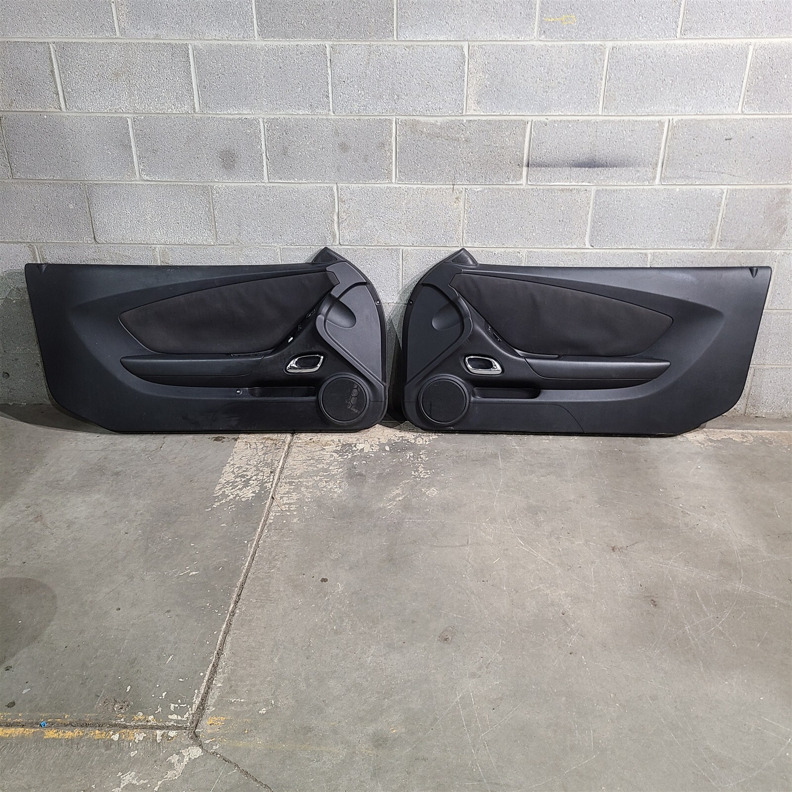 10-15 Camaro Ss Interior Door Trim Panels Cloth Inserts Lh Rh Pair Aa7494 10-15 Camaro Ss Interior Door Trim Panels Cloth Inserts Lh Rh Pair Aa7494