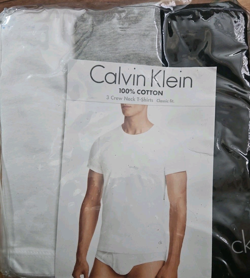 CALVIN KLEIN Men\'s Large 100% Cotton Crew Neck 3 Pack White/Black/Gray. 