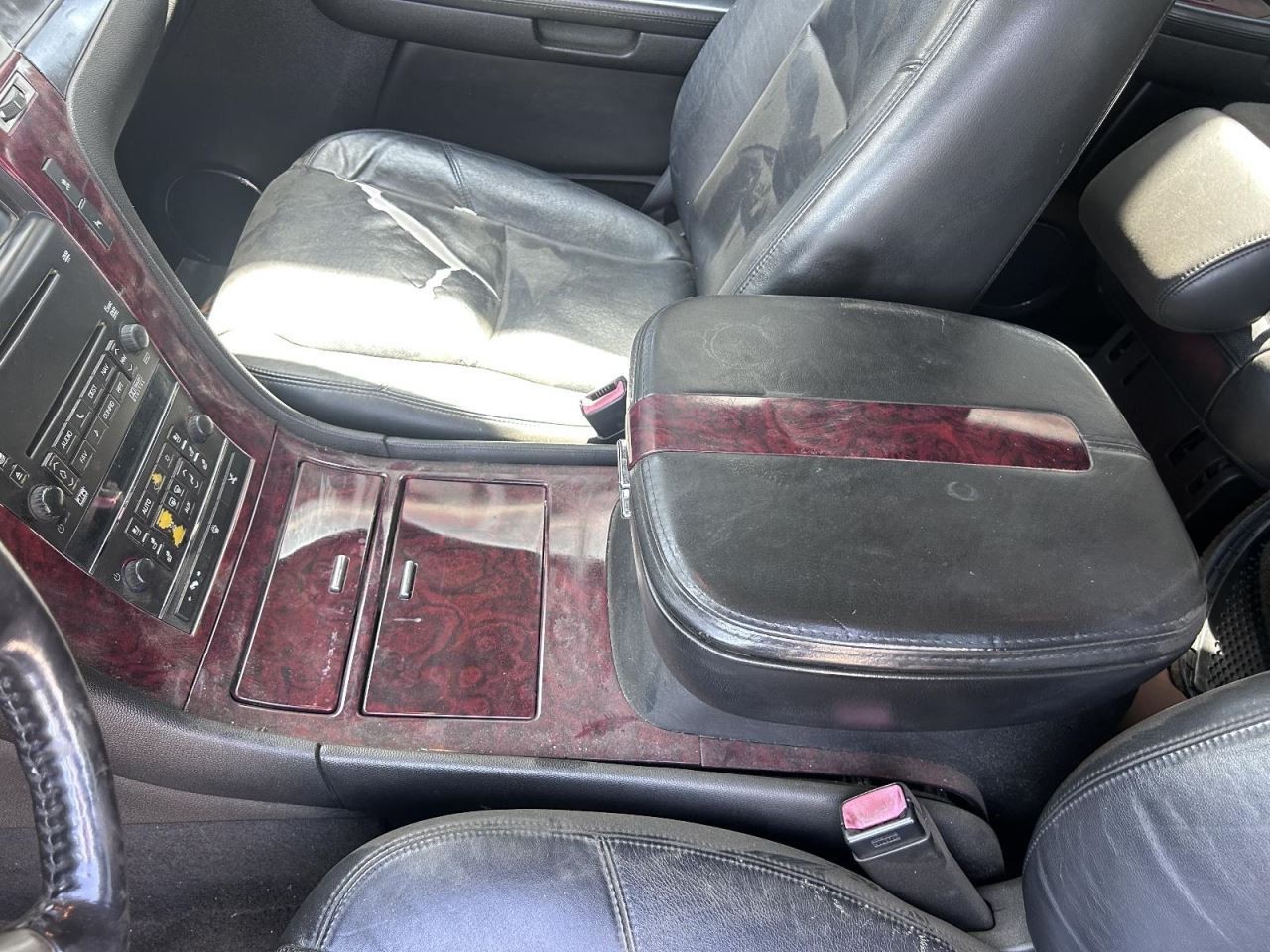 (LID ARMREST SECTION ONLY) Console Front Floor With Entertainment System Fits 07