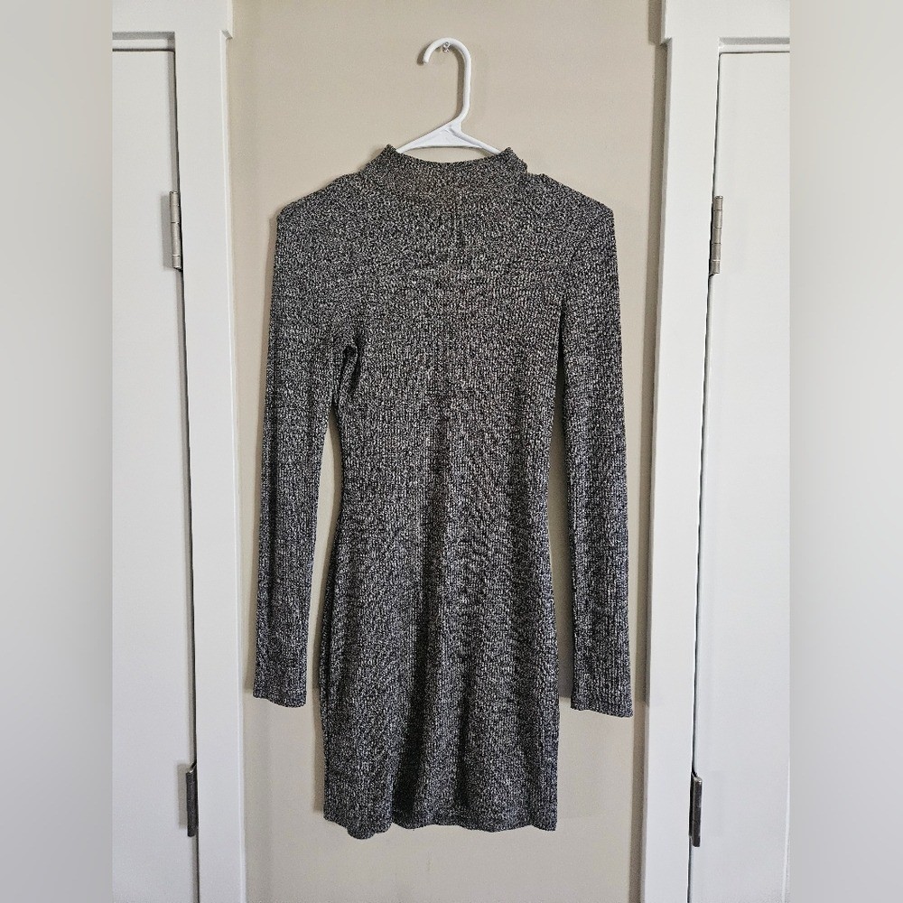 Fashion nova small heather grey stretchy bodycon snugged fit long sleeve dress Fashion nova small heather grey stretchy bodycon snugged fit long sleeve dress
