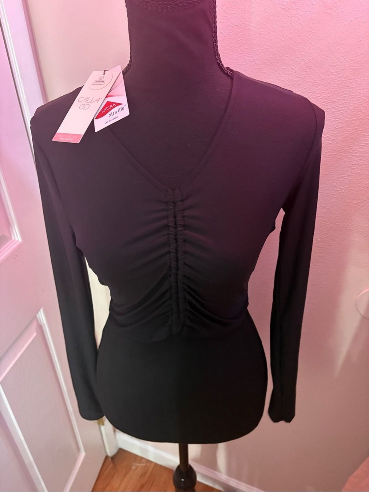 CALIA by Carrie Underwood Black Long-Sleeve Ruched V-Neck Swim Tee CALIA by Carrie Underwood Black Long-Sleeve Ruched V-Neck Swim Tee