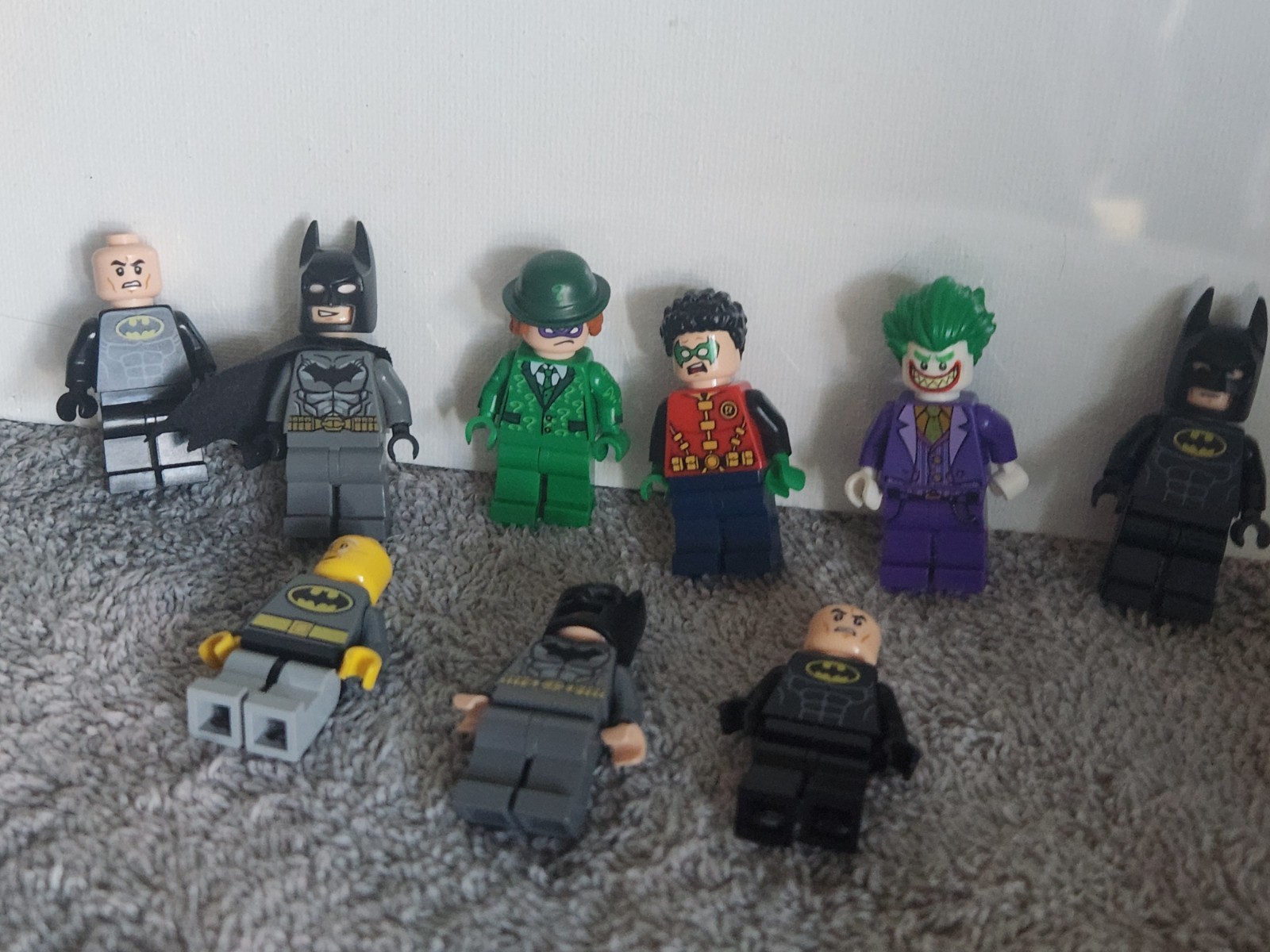 Lego DC Batman Minifigure Lot Of 9 Minifigs Joker The Riddler Robin 3 Cowls 