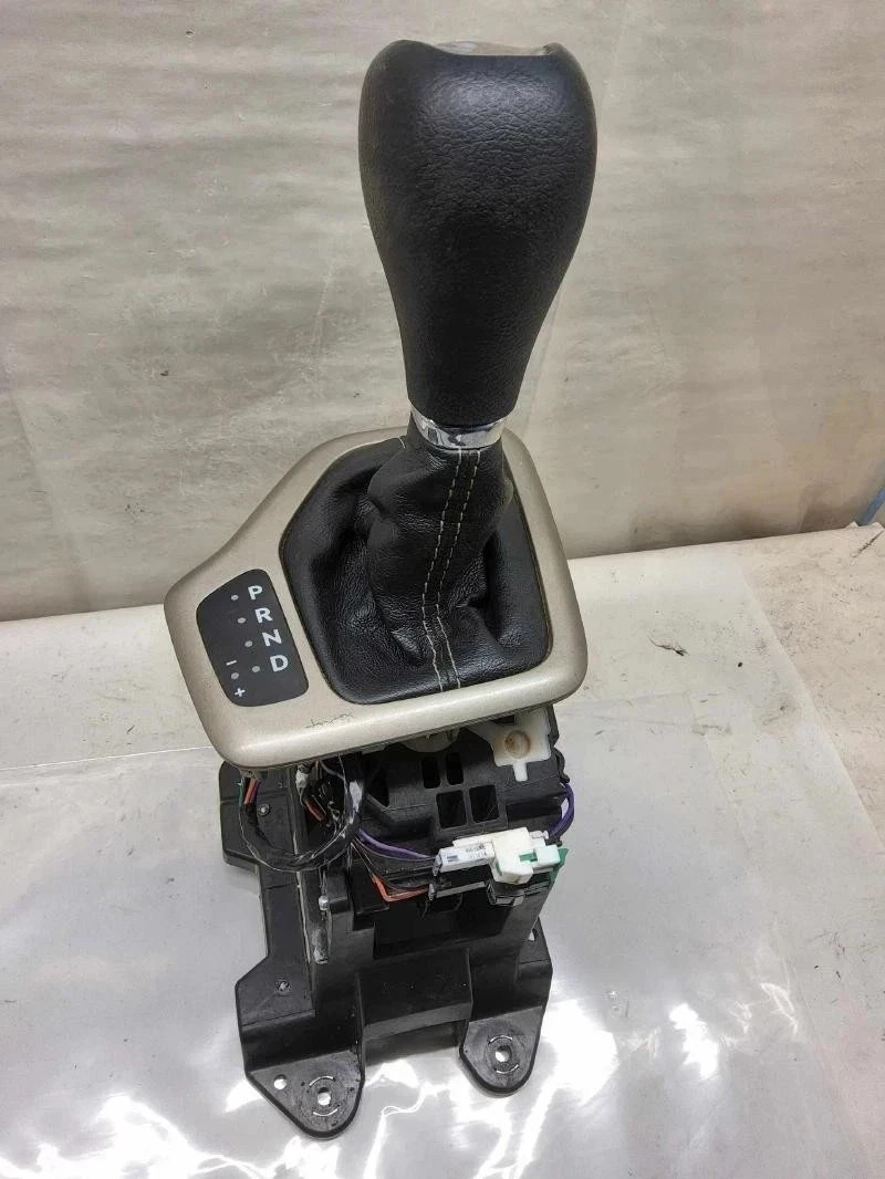 2014 - 2018 Jeep Cherokee Automatic Transmission Floor Gear Shifter Assembly OEM