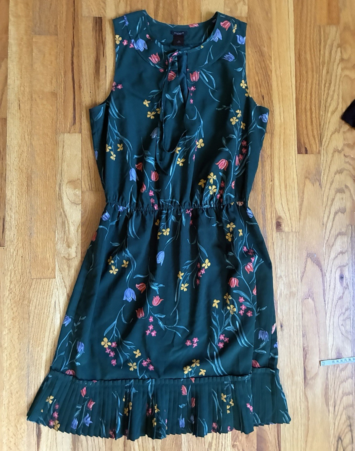 Ann Taylor Factory Women\'s Green Floral Sleeveless Tie Neck Pleated Shift M