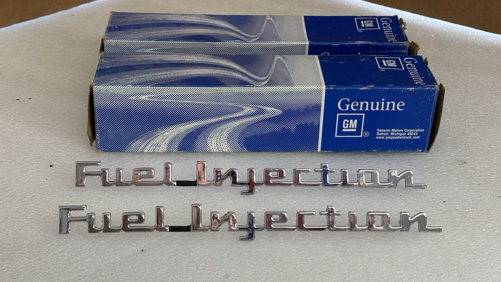 Pair NOS GM 1957 Chevy Corvette Fuel Injection Fender Emblems 374221 w/box Pair NOS GM 1957 Chevy Corvette Fuel Injection Fender Emblems 374221 w/box