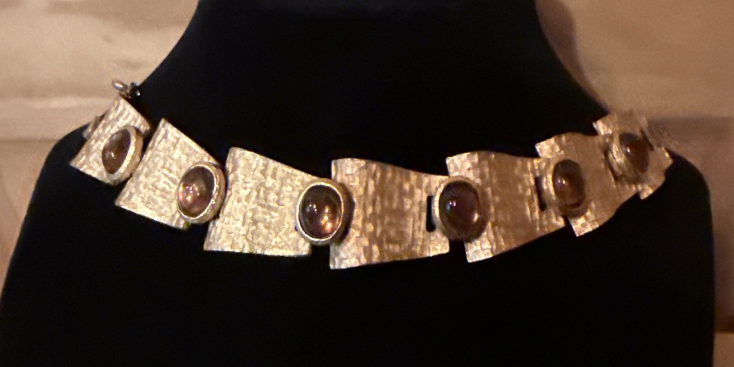Beautiful Fall Vintage Crown Trifari Gold Tone, Amber, Textured Ribbon Bracelet Beautiful Fall Vintage Crown Trifari Gold Tone, Amber, Textured Ribbon Bracelet