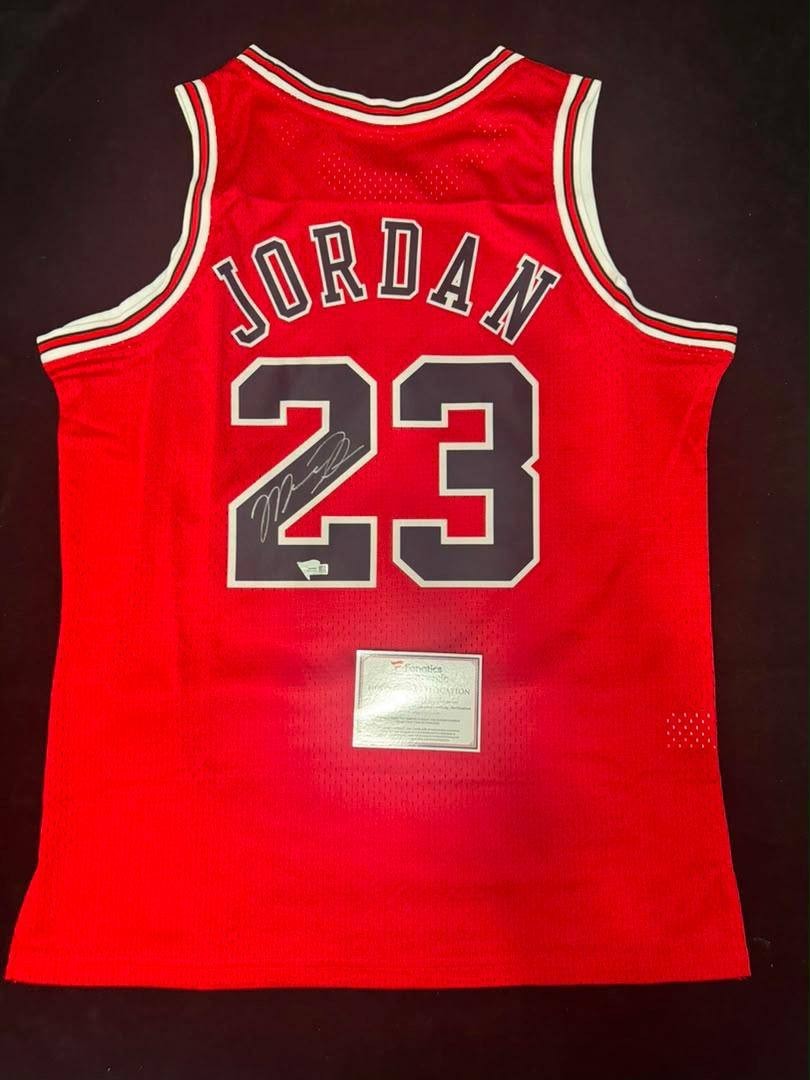 Chicago Bulls Red Jersey Signed Autographed Michael Jordan Fanatics COA Chicago Bulls Red Jersey Signed Autographed Michael Jordan Fanatics COA