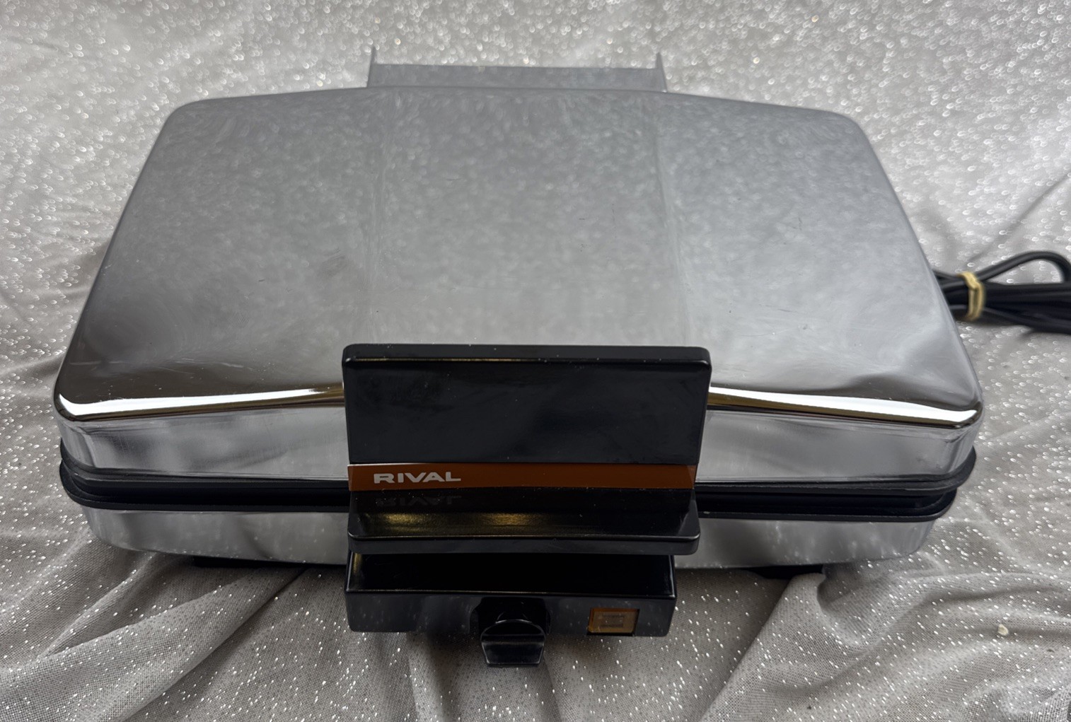 Vintage Rival Waffle or Pizzelle Maker w/Reversible Plates Model 9705/1 Tested Vintage Rival Waffle or Pizzelle Maker w/Reversible Plates Model 9705/1 Tested
