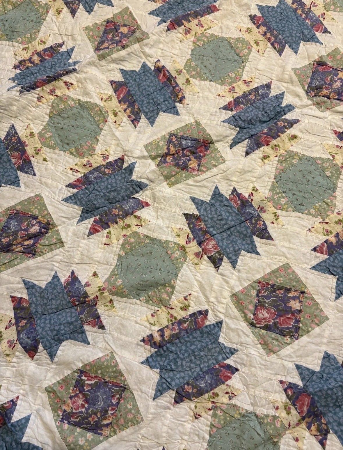 vintage beautiful hand-sewn blue And Green anvil Pattern quilt vintage beautiful hand-sewn blue And Green anvil Pattern quilt