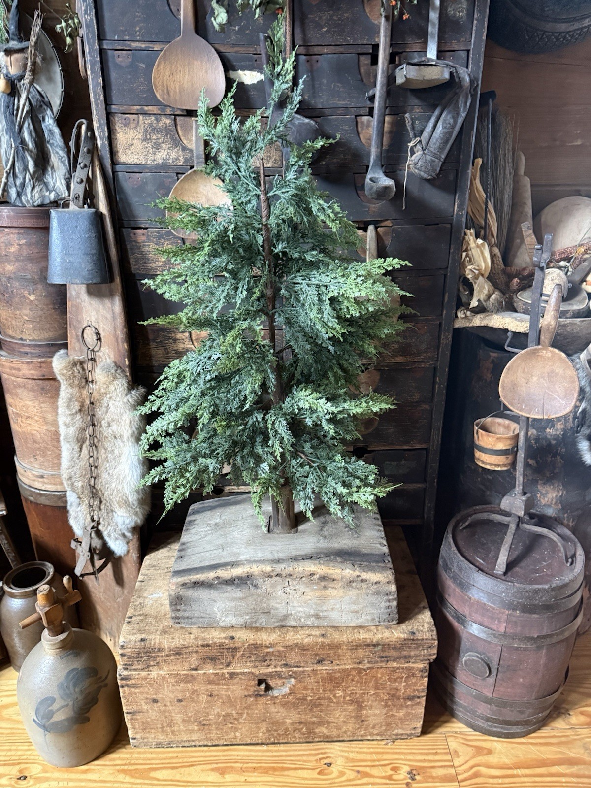 AWESOME Primitive Real Tree Feel Cedar Old Wooden Jack Early Cabin Goods