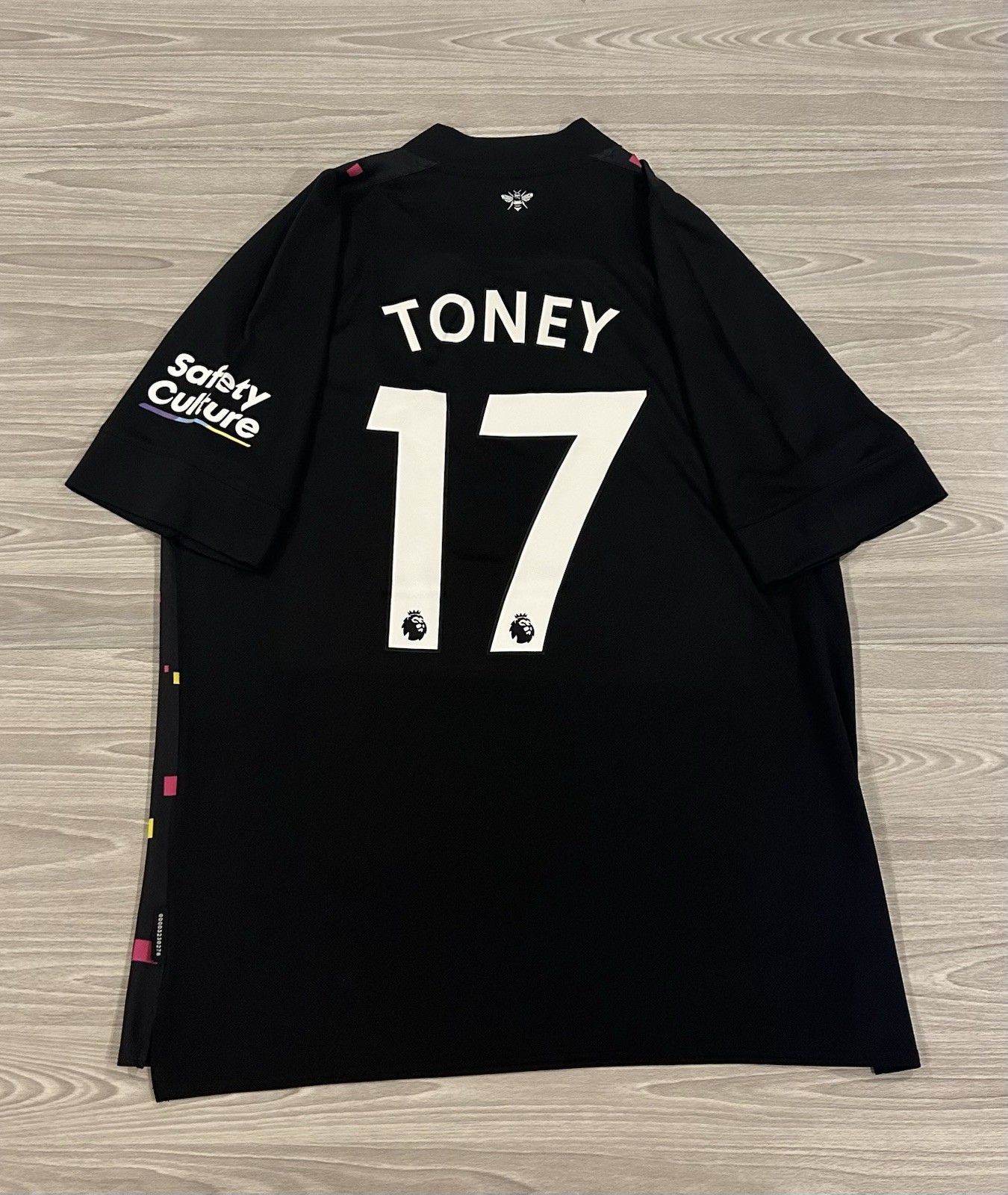 Umbro 2022/23 Brentford Ivan Toney #17 Soccer Jersey Authentic Men’s Size XL Umbro 2022/23 Brentford Ivan Toney #17 Soccer Jersey Authentic Men’s Size XL