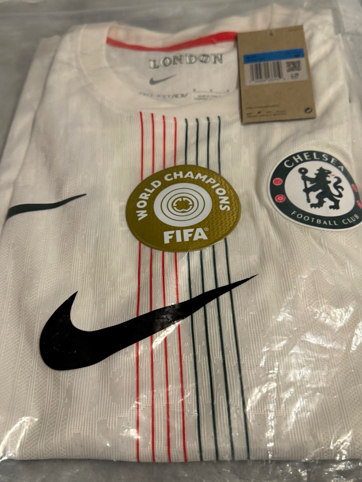 Nike Chelsea FIFA World Champions Patch Soccer Jersey Men’s Size M White Nike Chelsea FIFA World Champions Patch Soccer Jersey Men’s Size M White