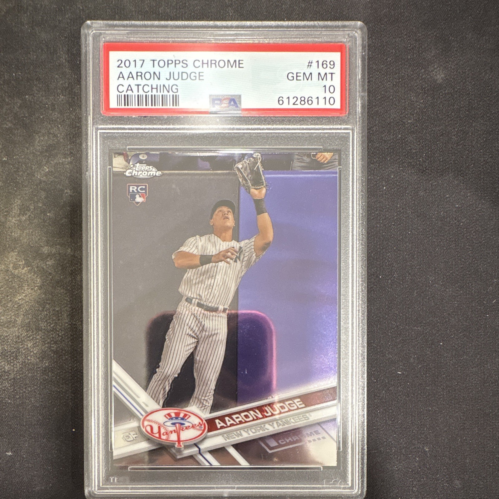 Topps 2017 Topps Chrome #169 Aaron Judge Catching Rookie Base Yankees MLB Topps 2017 Topps Chrome #169 Aaron Judge Catching Rookie Base Yankees MLB
