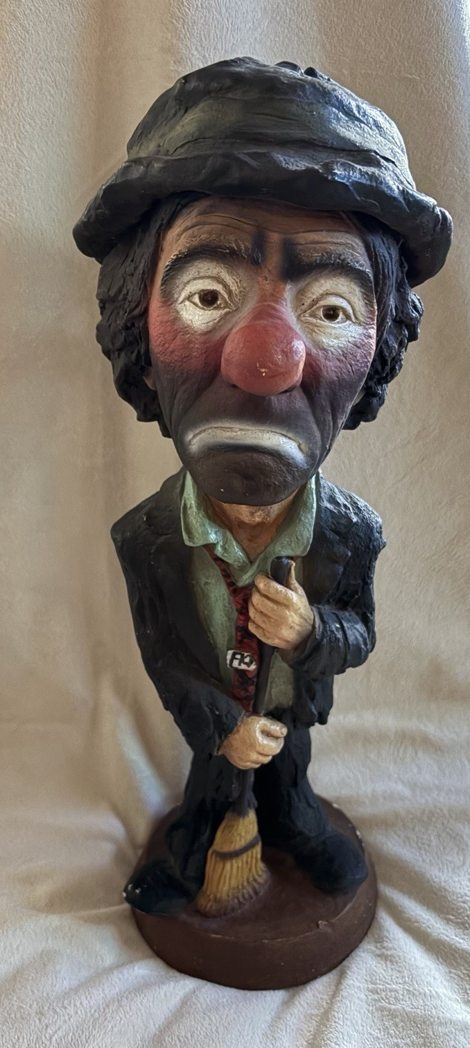 Vintage ESCO Emmett Kelly Jr.  chalk ware clown 1986