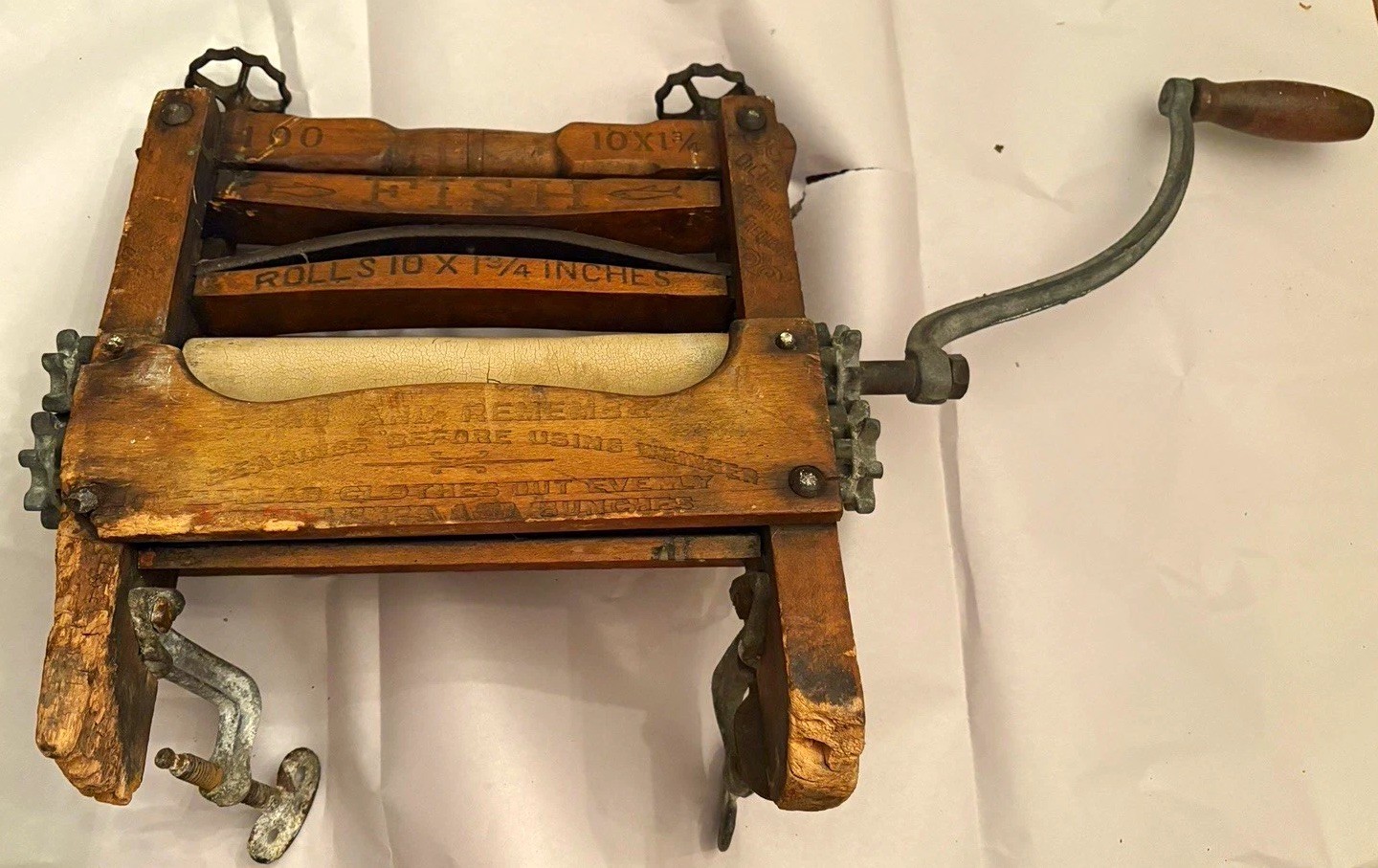 Antique FISH Wooden Clothes Wringer Hand Crank Clamp Mount 1890-1919
