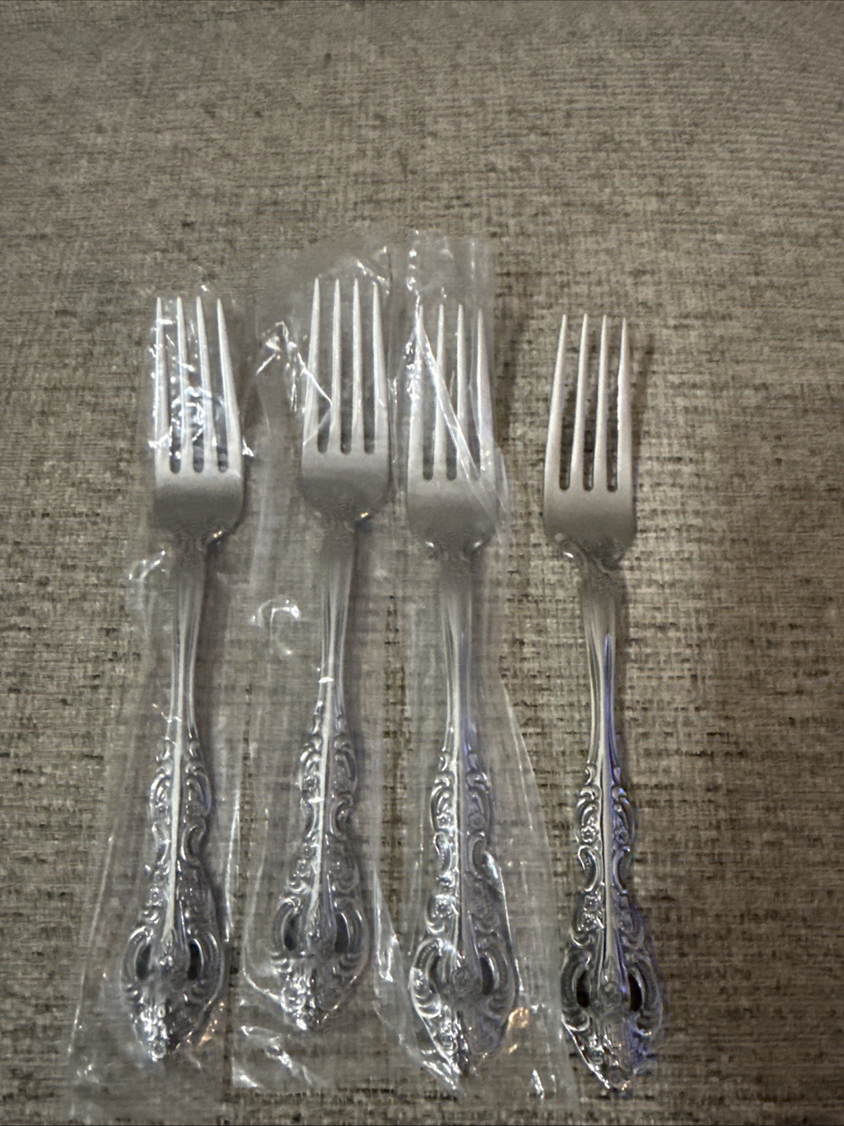 Oneida Michelangelo Stainless Steel Set of 4 Dinner Forks Oneida Michelangelo Stainless Steel Set of 4 Dinner Forks