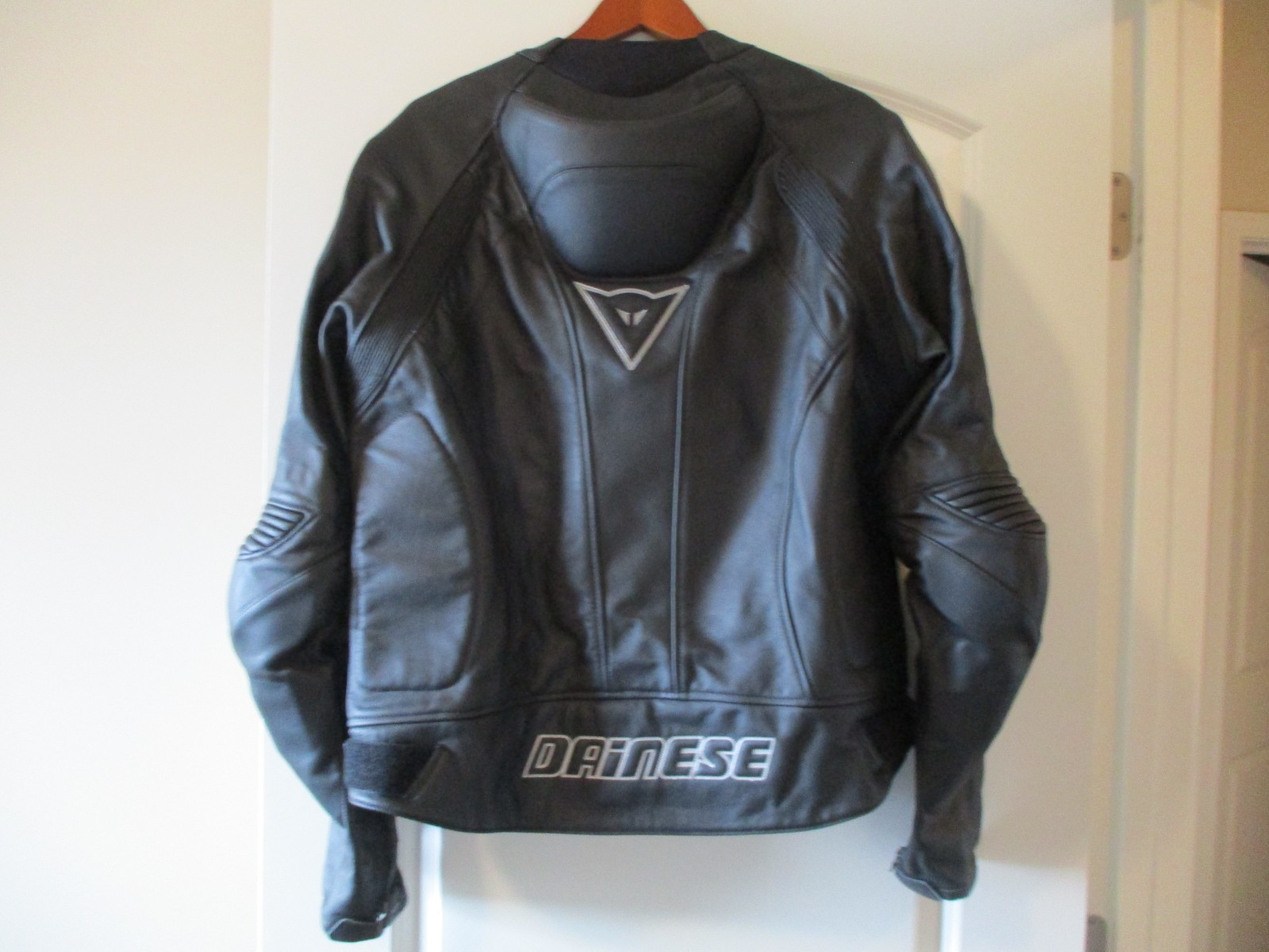 NWOT DAINESE BORA TITANIUM ARMOR RACING PERFORATED BLACK LEATHER JACKET-Sz 56 EU