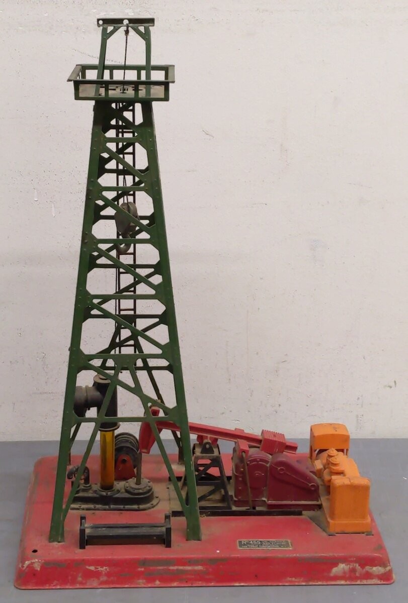 Lionel 455 Vintage O Operating Oil Derrick and Pumper