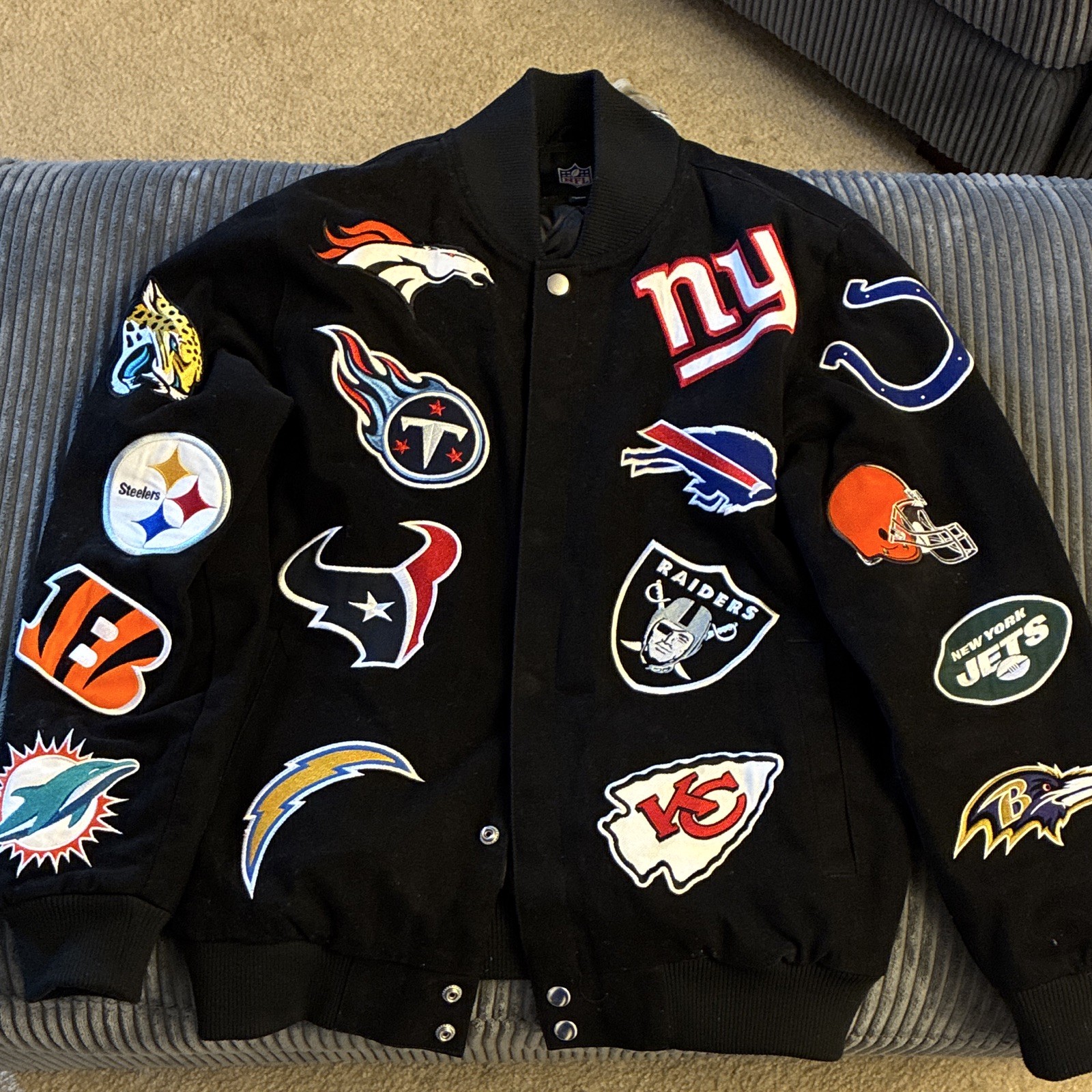 G-III Apparel Group NFL Officially Licensed Multi-Team Logo Black Jacket M G-III Apparel Group NFL Officially Licensed Multi-Team Logo Black Jacket M