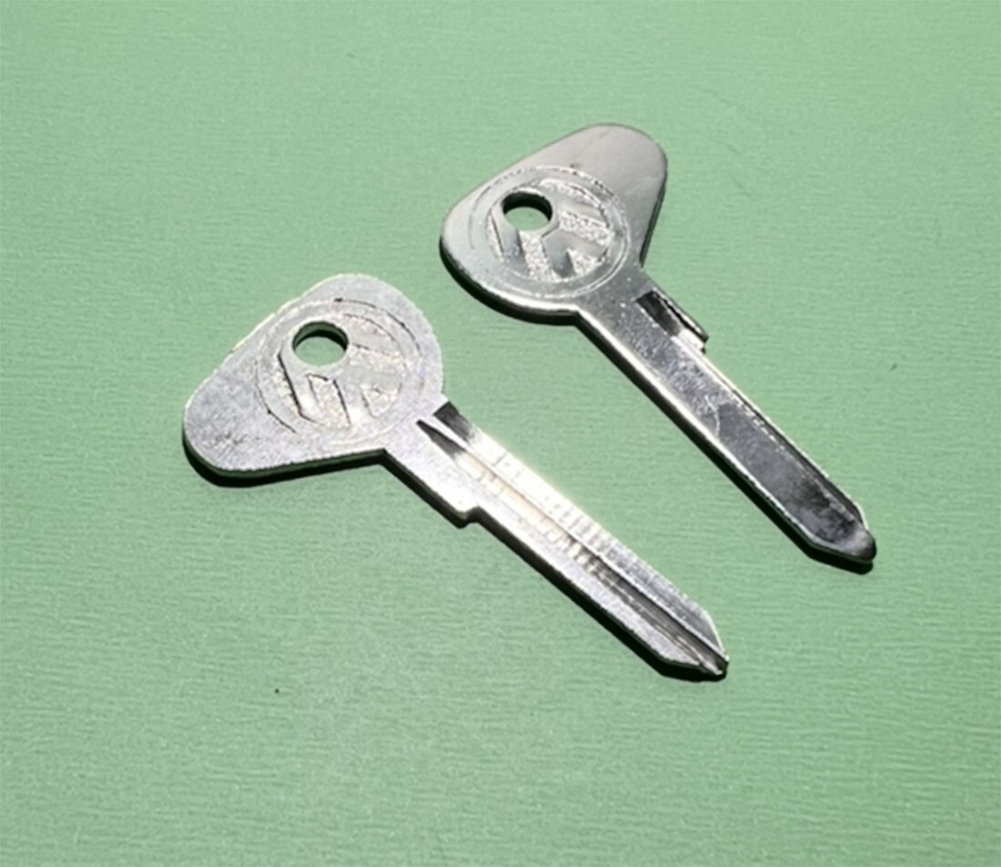 Pair Vintage Uncut Key Blank For Volkswagen BUS Microbus Van VW71A V81V  1971-79