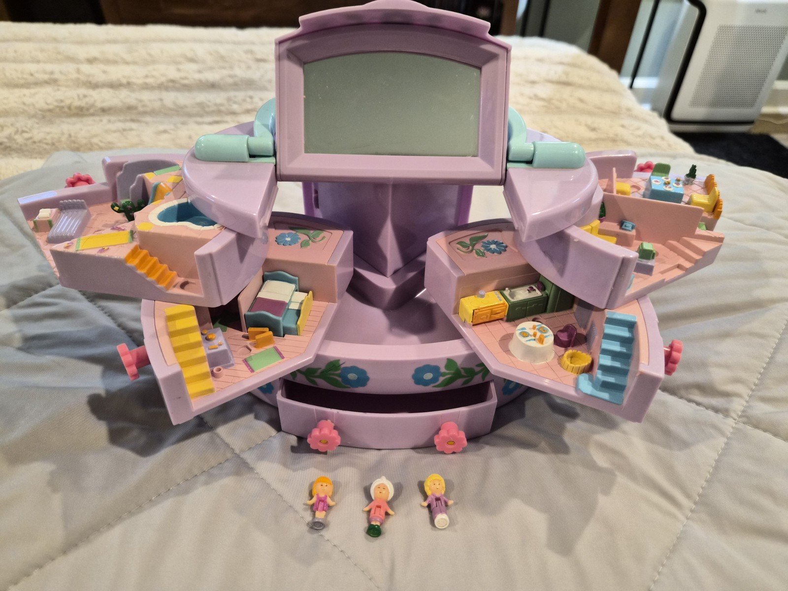 Vintage 1991 Bluebird Polly Pocket Pullout Playhouse W/ 3 dolls