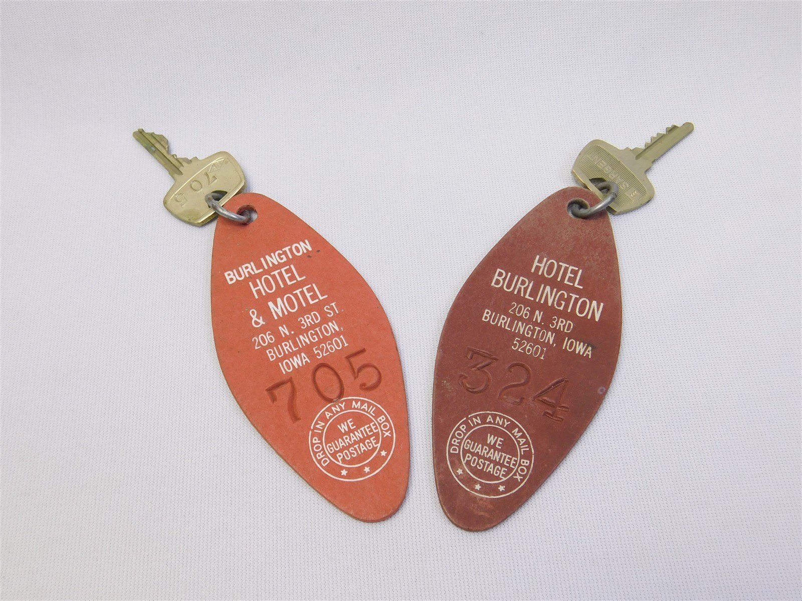 Burlington Hotel & Motel Room Keys 2 Keychains Burlington Iowa IA