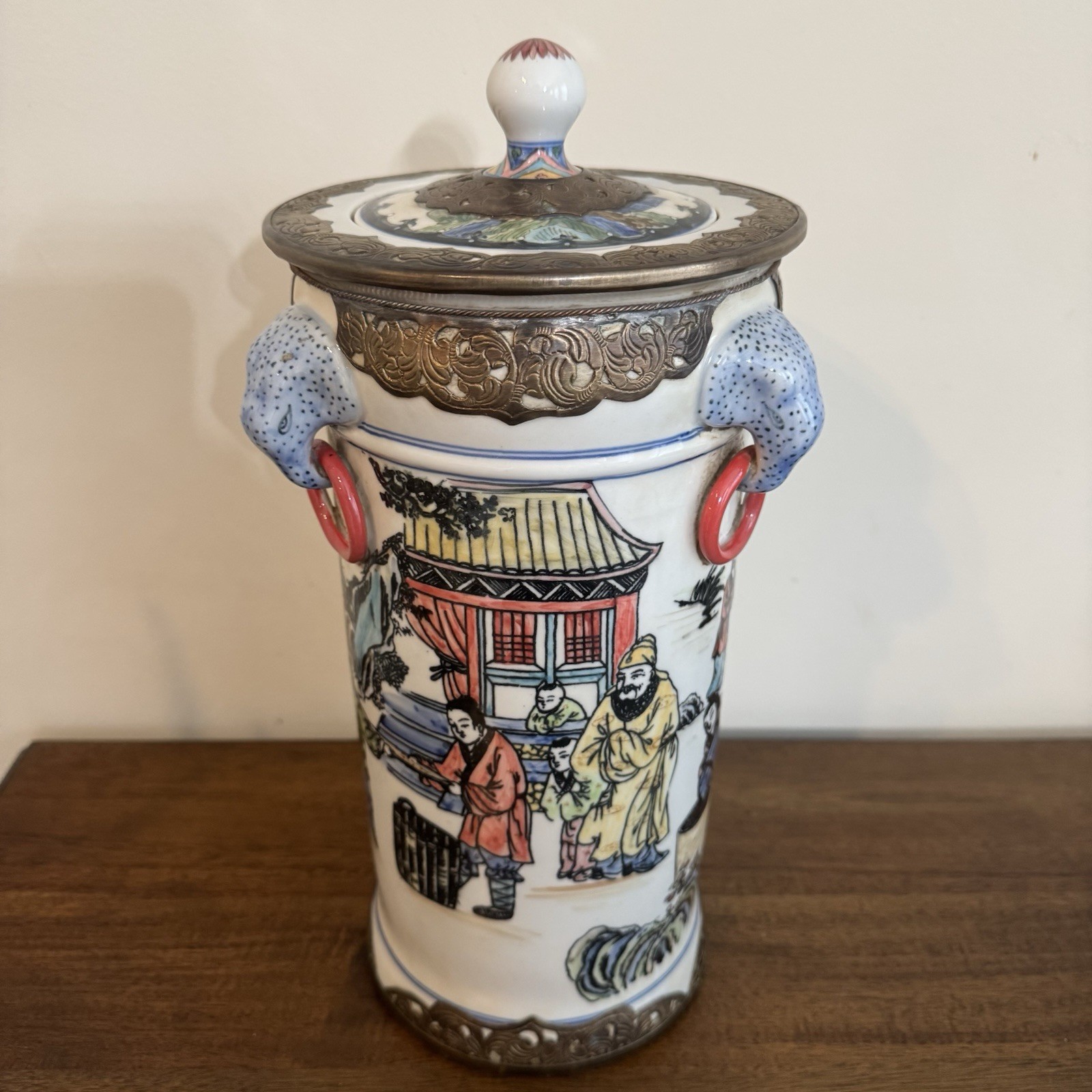 VTG John Richard Porcelain Asian Jar Hand painted Courtyard Scene VTG John Richard Porcelain Asian Jar Hand painted Courtyard Scene