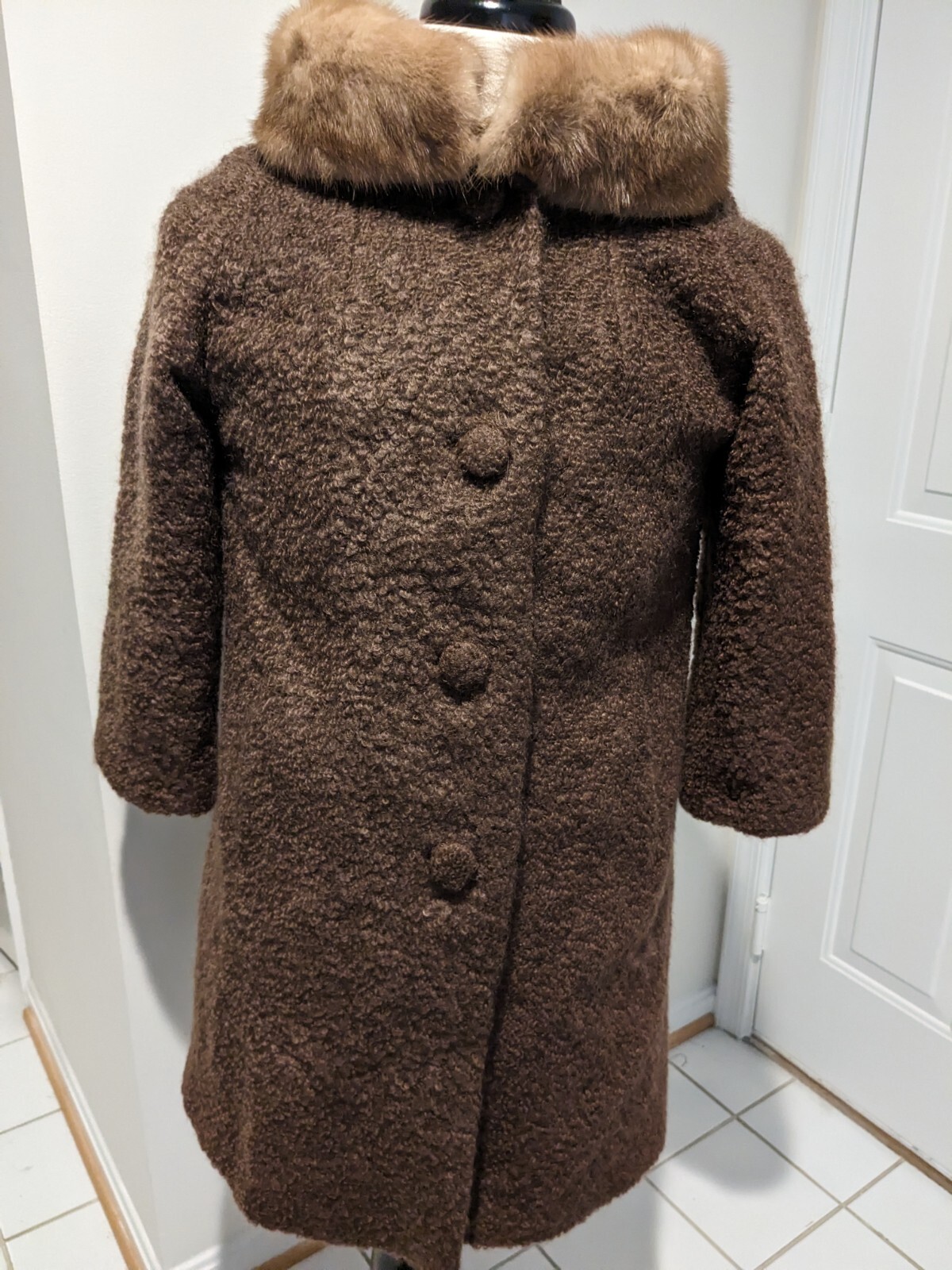 VTG 60s Winter Coat Sz XS-S Brown Fuzzy Mink Fur Collar Polyester Shell Lined VTG 60s Winter Coat Sz XS-S Brown Fuzzy Mink Fur Collar Polyester Shell Lined